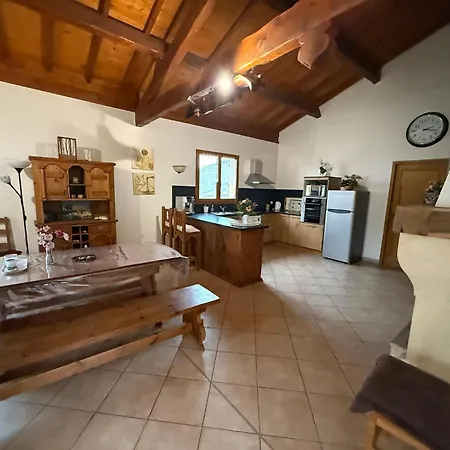 Le Mirador بيت للعطل Courzieu