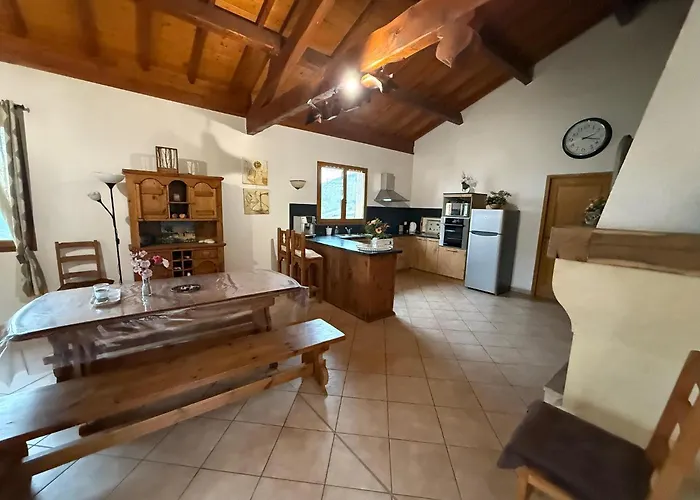 Le Mirador بيت للعطل Courzieu